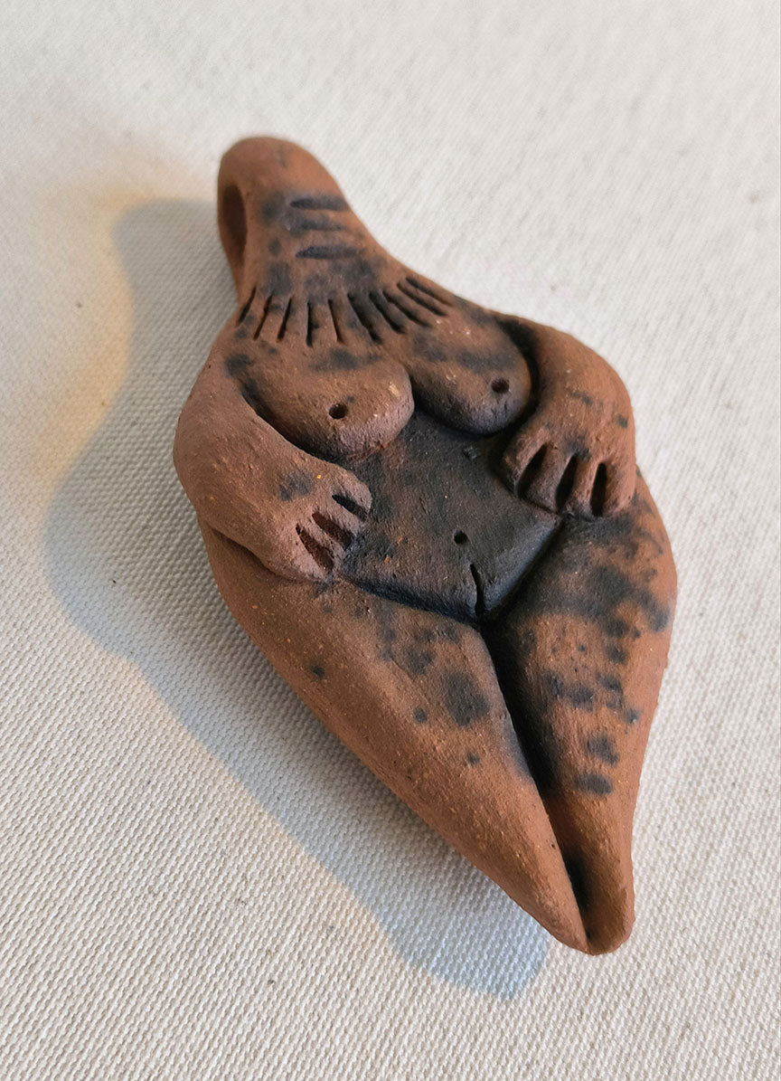 Femme de Terre - pièce décorative en terre cuite